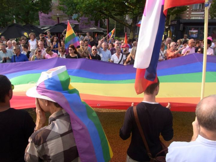 de regenboog wordt uit de kast gehaald
